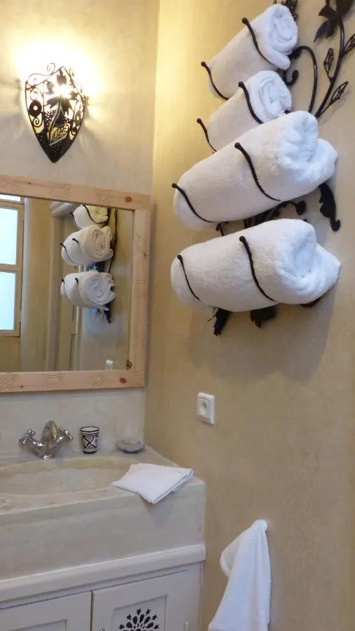 A walk-in tadelakt shower