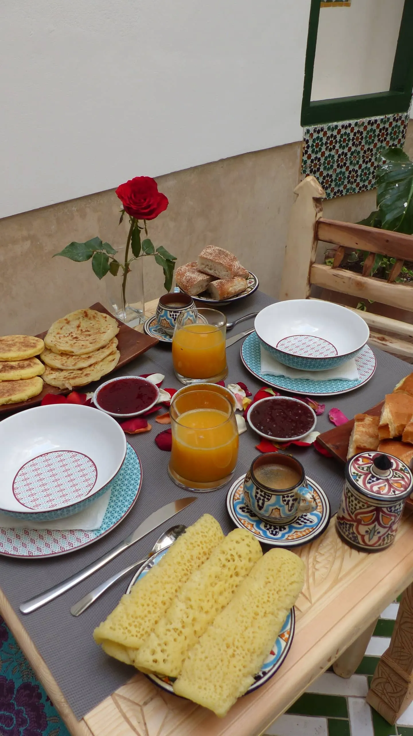 Breakfast tray with fresh orange juice served at the riad