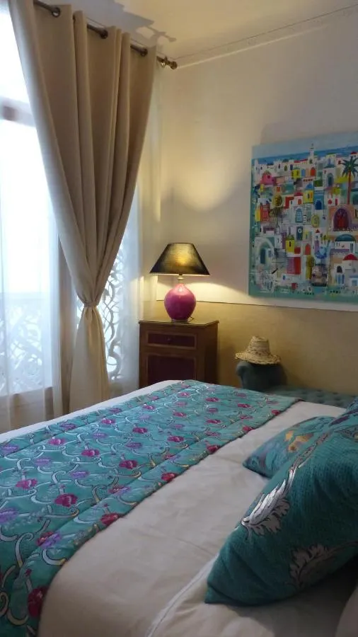 Bedroom with patterned teal bedding